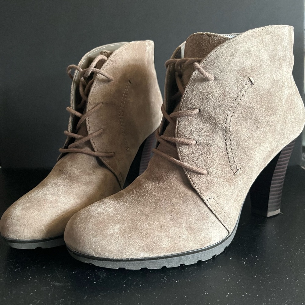Women's Suede Ankle Boots - Tan
